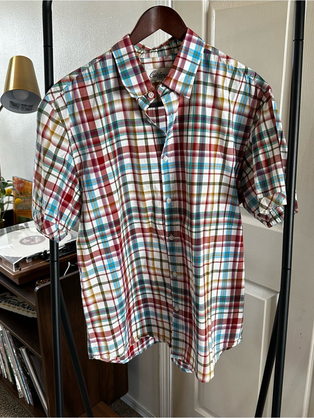 Men's Short-Sleeve Plaid Button-Down Shirt - Multicolor 🦋